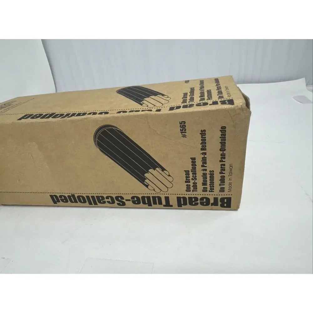 Pampered Chef‎ Shaped Bread Tube Baking Pan Scalloped #1565 Tube-Scalloped